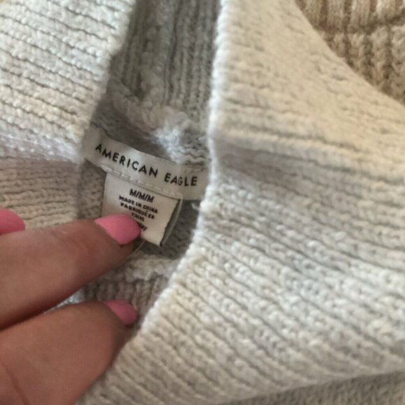 NWT American Eagle Outfitters Gray Smiley Graphic Mock Neck Sweater Medium M - Picture 5 of 10
